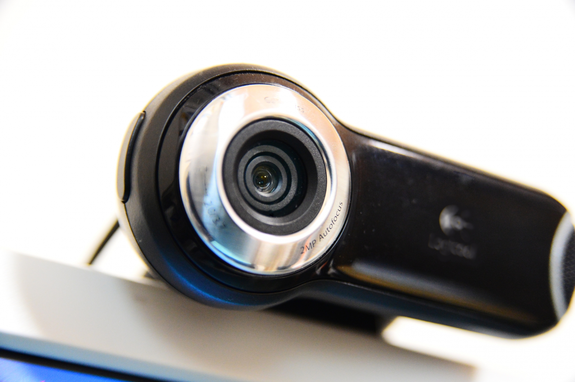 テレワークで使うWebカメラは鮮明さと滑らかさ、設置のしやすさで選ぶべし
